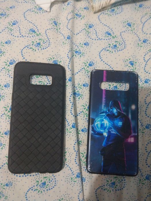 Продам чехол Samsung на S- 10+,  S- 8