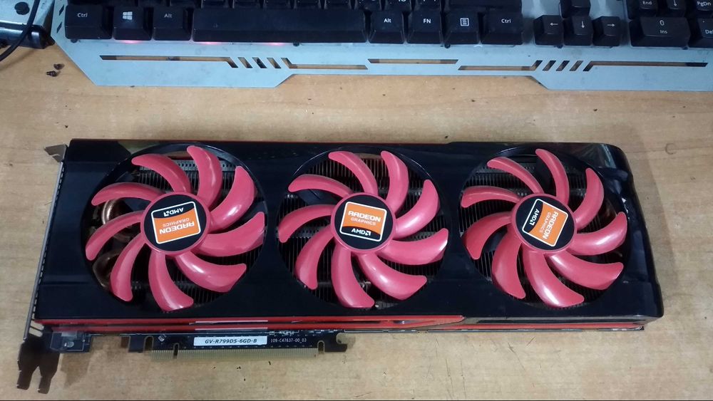 Видеокарта Radeon HD 7990 6 Гб