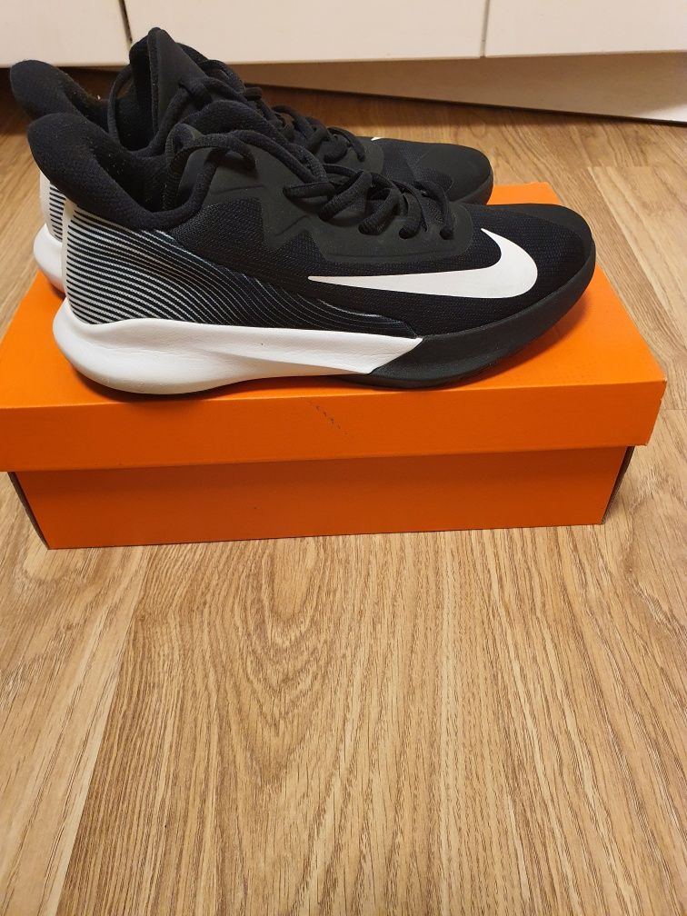 Маратонки NIKE , номер 41