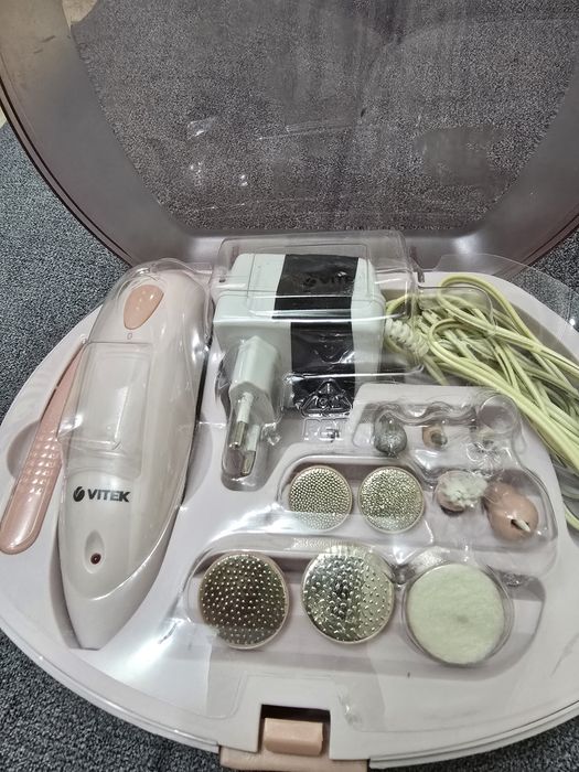 Маникюрный набор "Vitek".