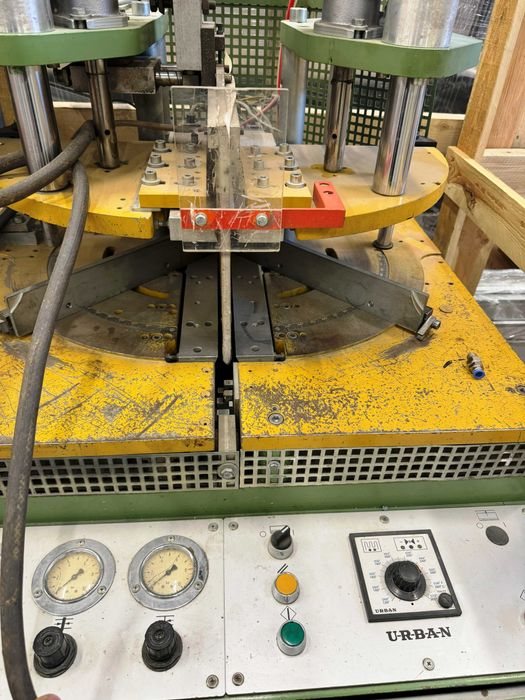 Залепваща машина URBAN