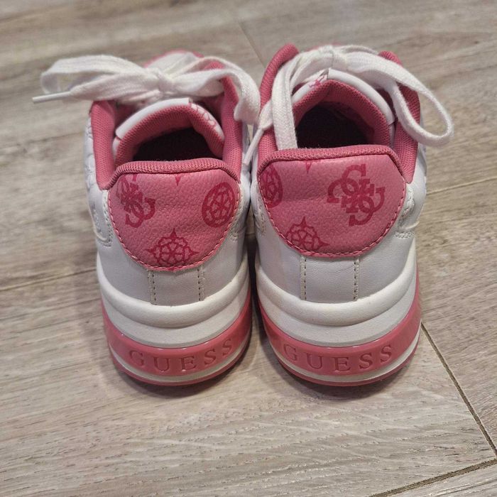Спортни обувки Nike и Guess /90лв Nike и 80лв Guess/