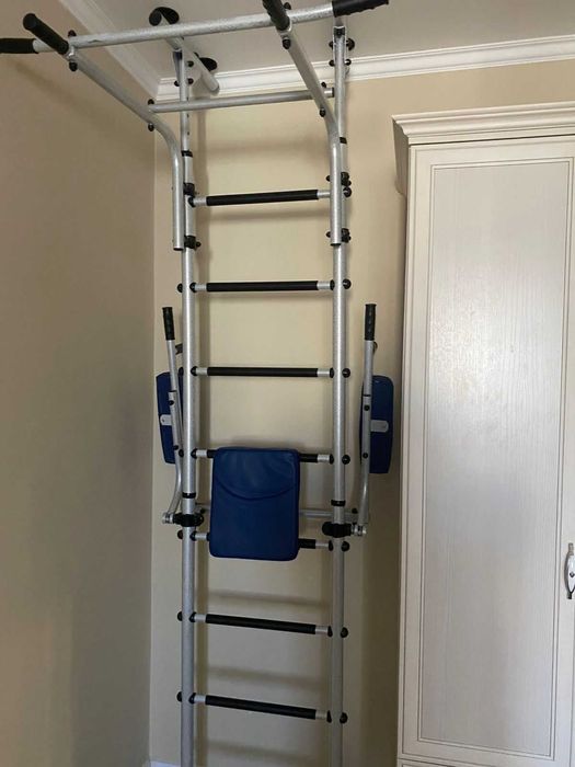 Продаю турник (распорный) + гимнастический уголок