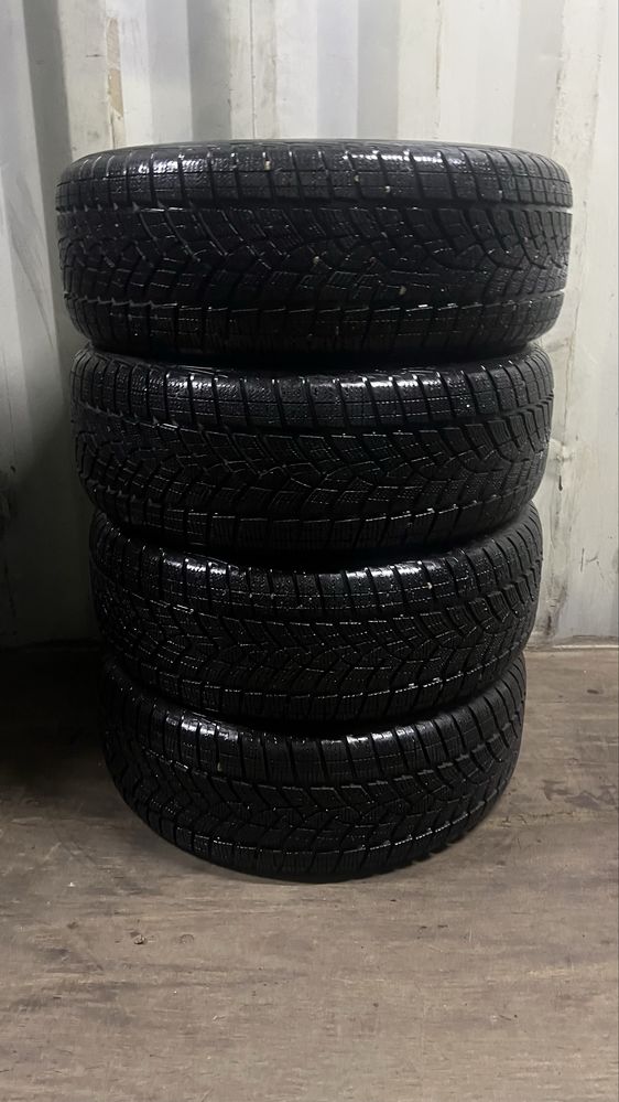 Продается комплект зимних шин 225/55 R18 Goodyear UltraGrip