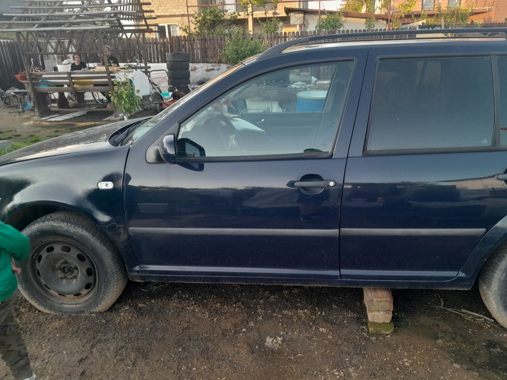 Vând Volkswagen Golf 4 BREAK