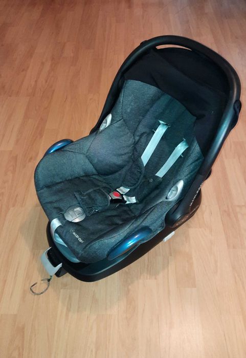 Scoica auto Maxi-Cosi Cabriofix cu baza Isofix