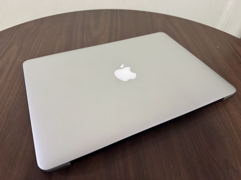 MacBook Air 13.3 Core i5 / 8GB / 512SSD Nvme Win/Mac