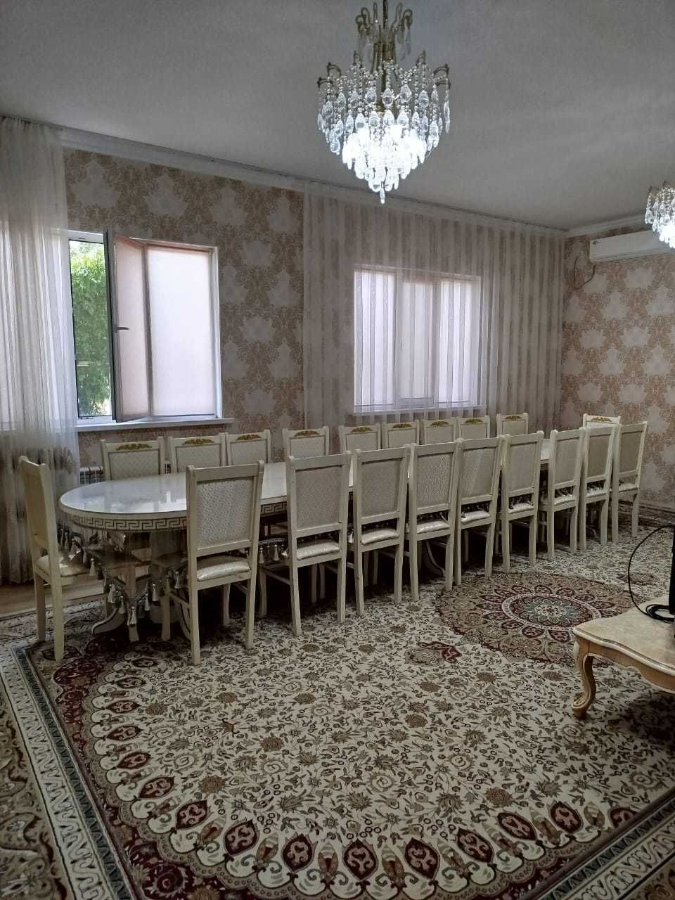 Қонақ столы. 20 отырғышымен.