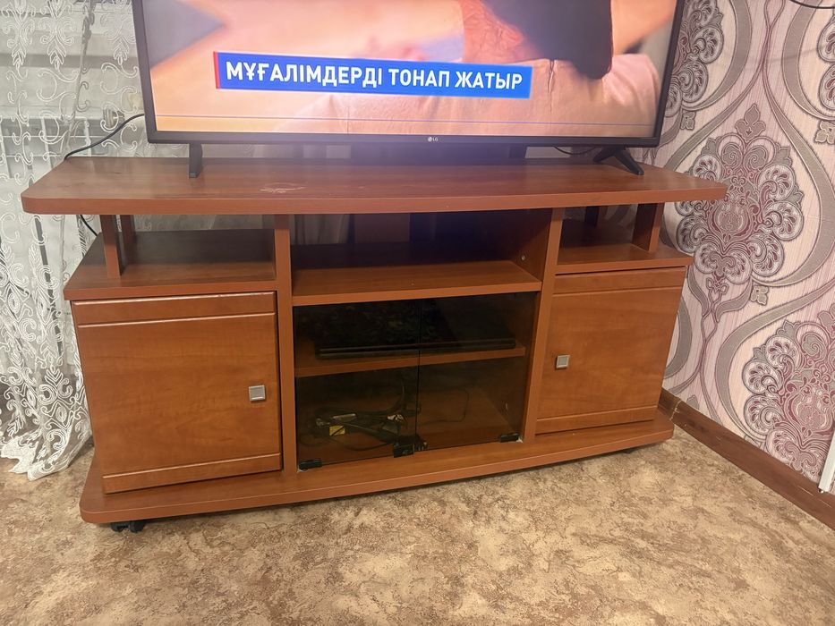 Б/у продается Диван , тумба