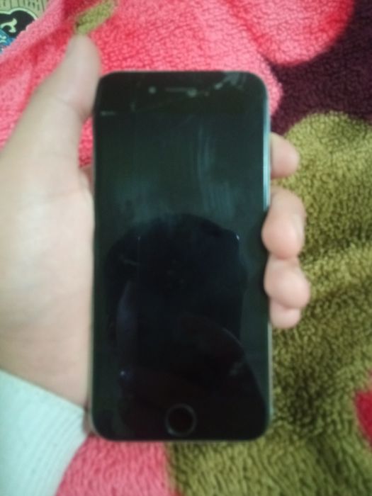 Iphone 6s 32 gb holati ideal atpechatka ishledi yomkst 100 aybi rasmda