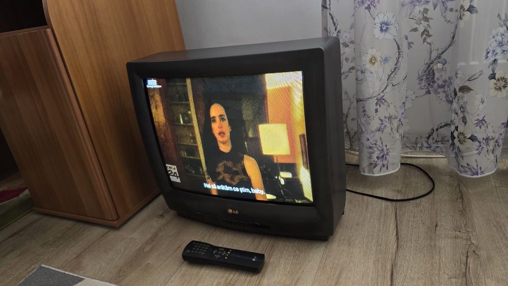 Televizor LG cu telecomandă