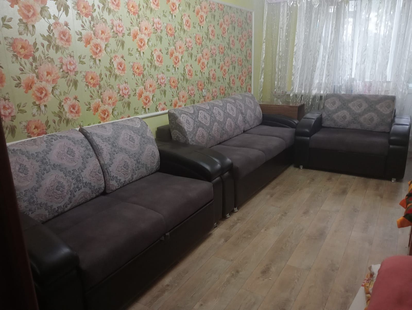 Продам уголок для зала гостинной