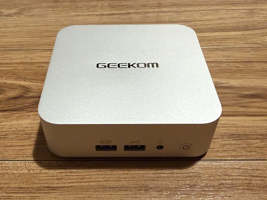 Geekom A7 Mini PC`Ryzen 9-7940HS/64GB DDR5/2000GB SSD NVMe Gen 4