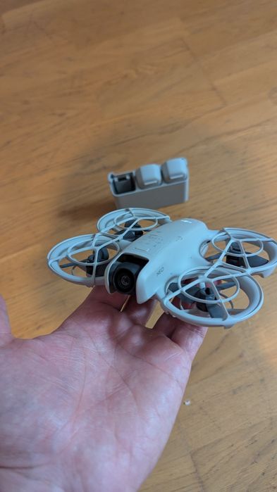 DJI NEO  3 baterii și încărcător