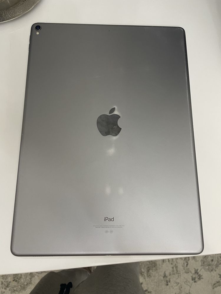 Продаю ipad pro 12.9 2-поколения