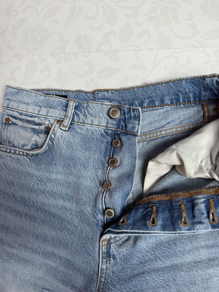 Дънки на марката Zara