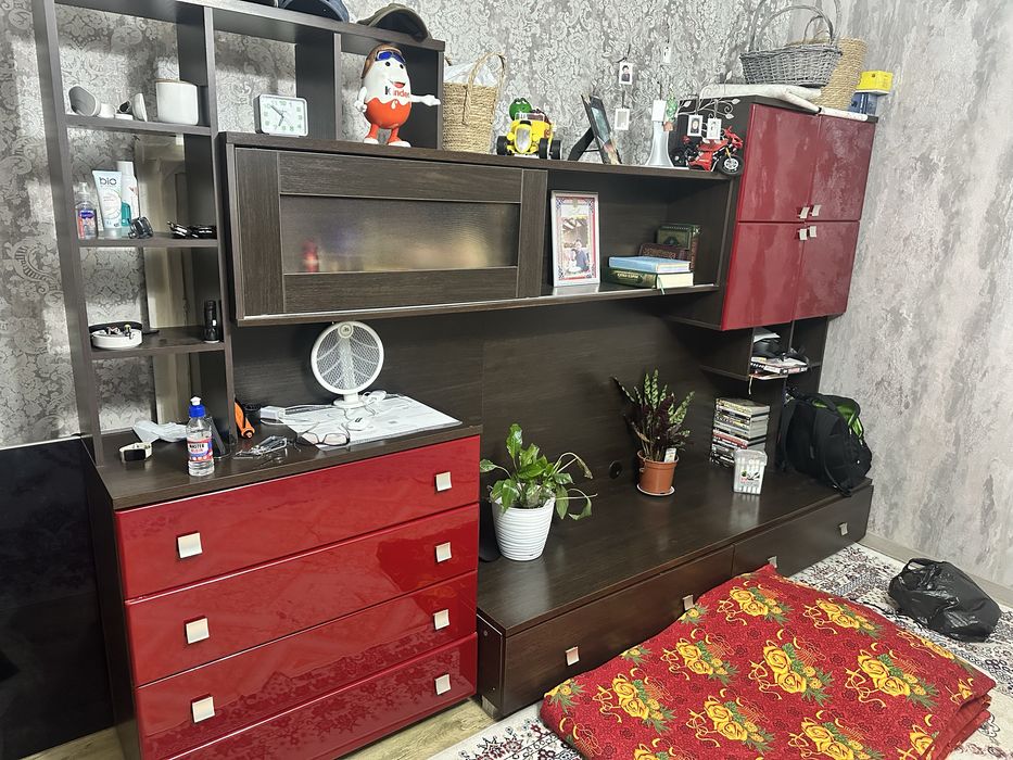 Буу мебель стенка. Длина 3м, высота 1,90м, ширина 55см