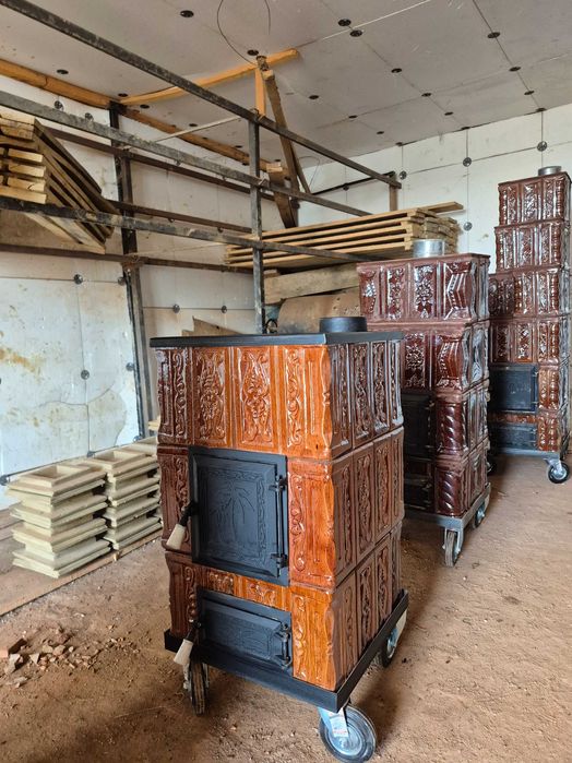 Vând sobe de teracotă pe cadru metalic