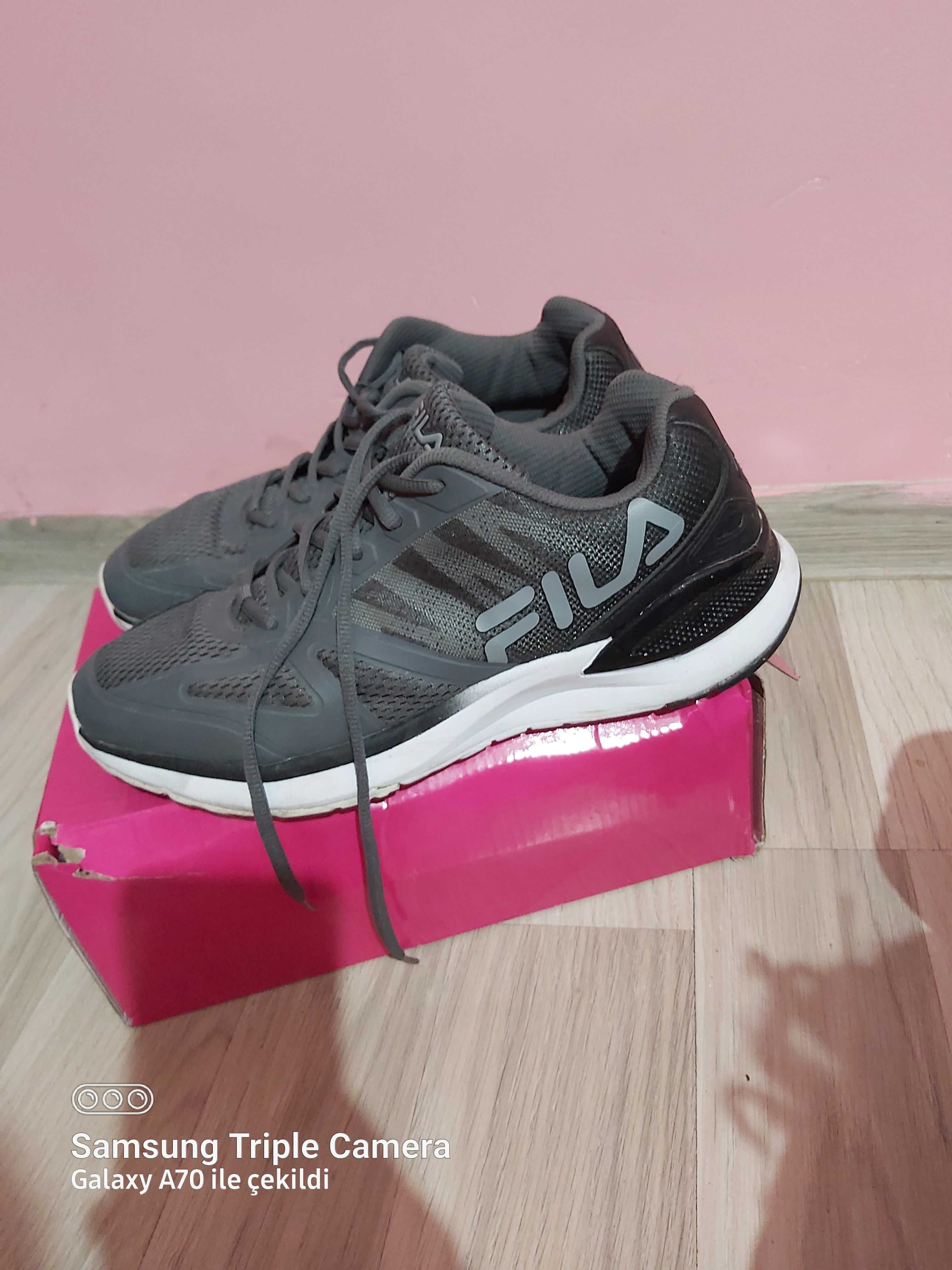 Мъжки моратонки на  марка Fila 42 номера