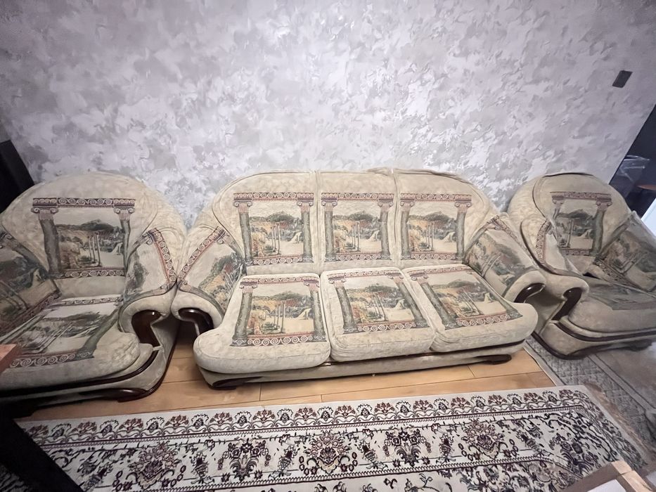 Диван и два кресла