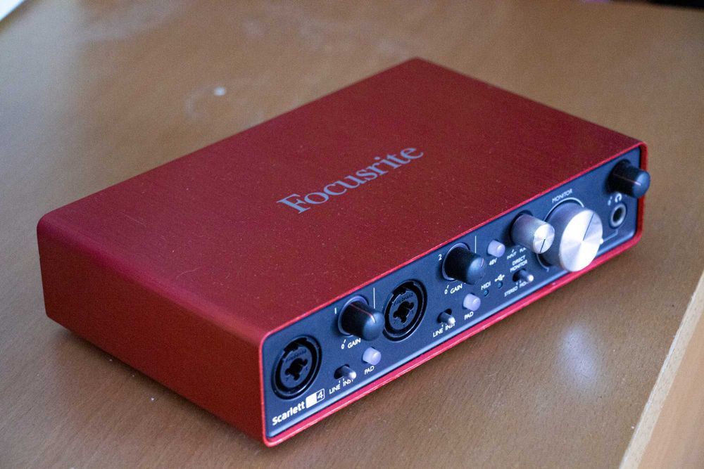 Focusrite 2i4 Gen 2 с изгорял чип - ЗА ЧАСТИ