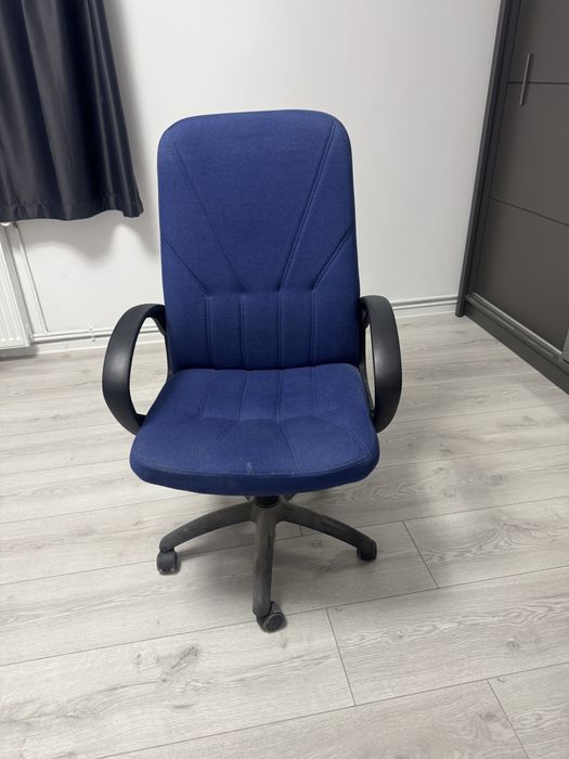 Scaun de birou albastru
