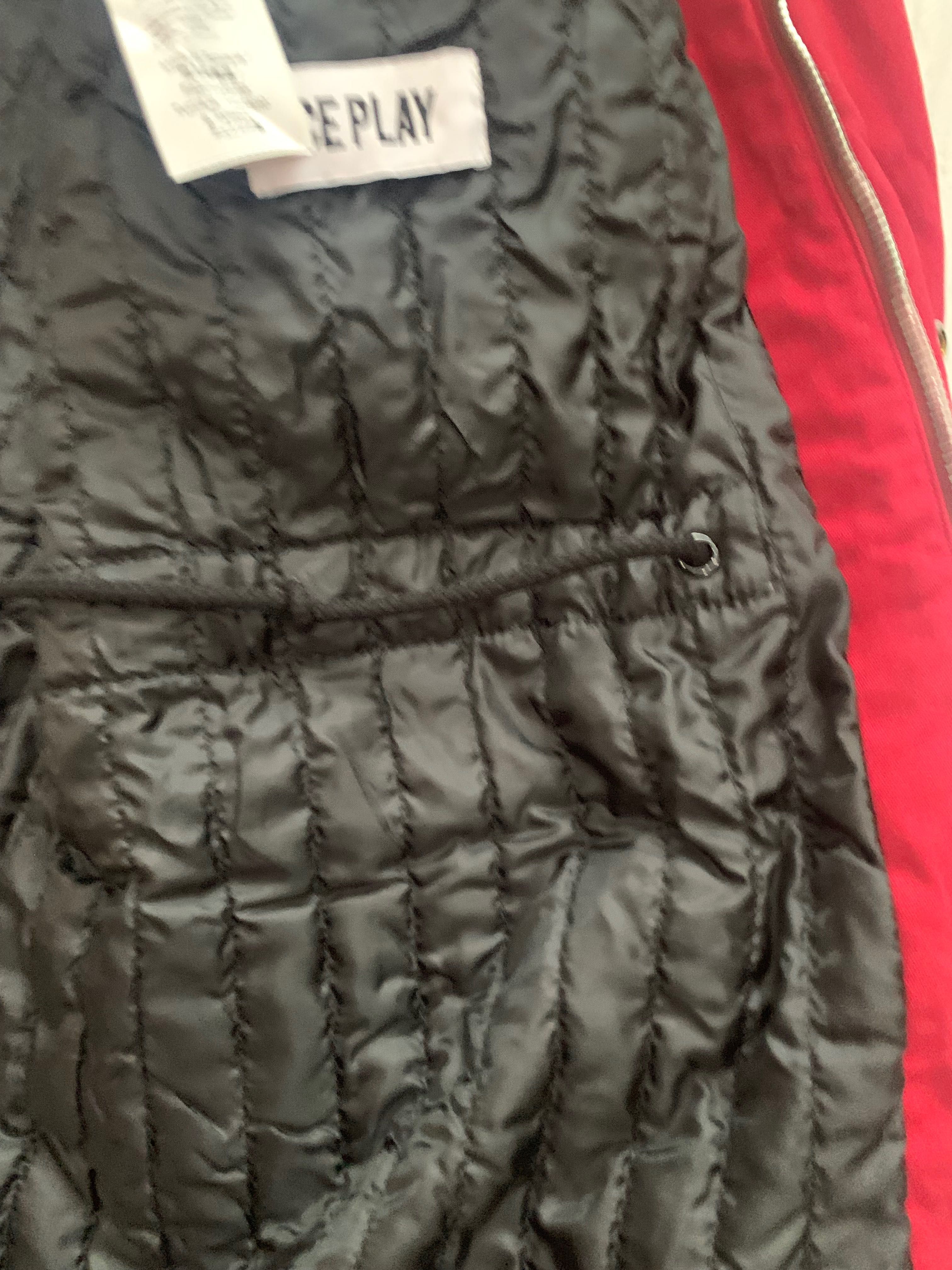 Продавам чисто ново яке ICEBERG 1974
