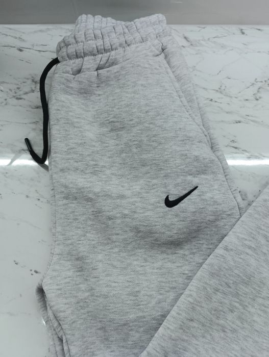 Ново долнище на Nike