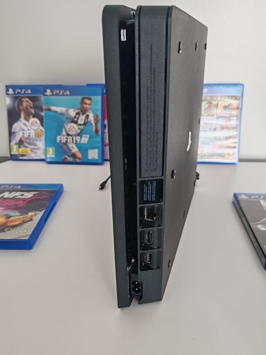 PlayStation 4 Slim – 1TB + 2 manete + 7 jocuri