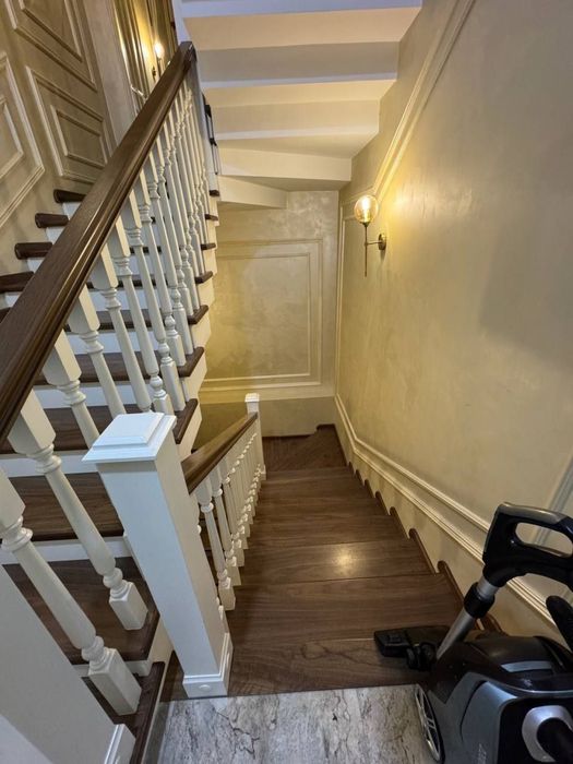 Деревянные леснитцы. Yogʻochdan zinapoyalar.