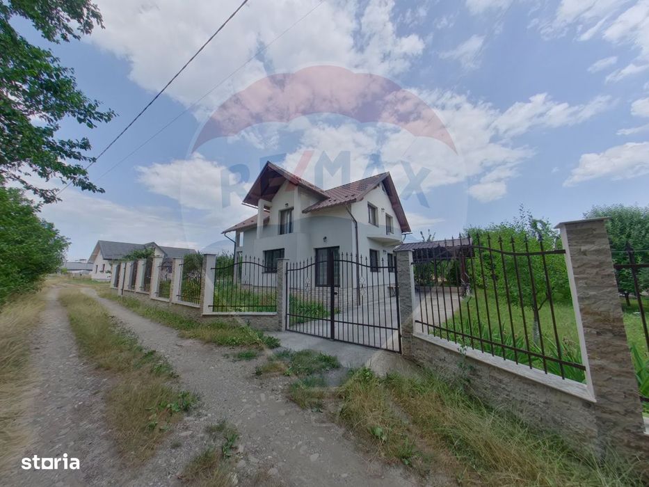 Casă / Vilă cu 5 camere de vânzare în zona Sud-Est