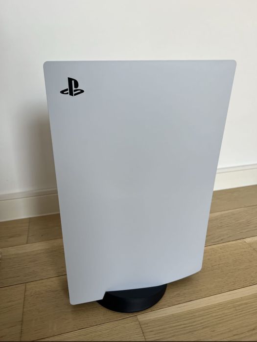 Vand PS5 disk edition de 825GB 2 manete