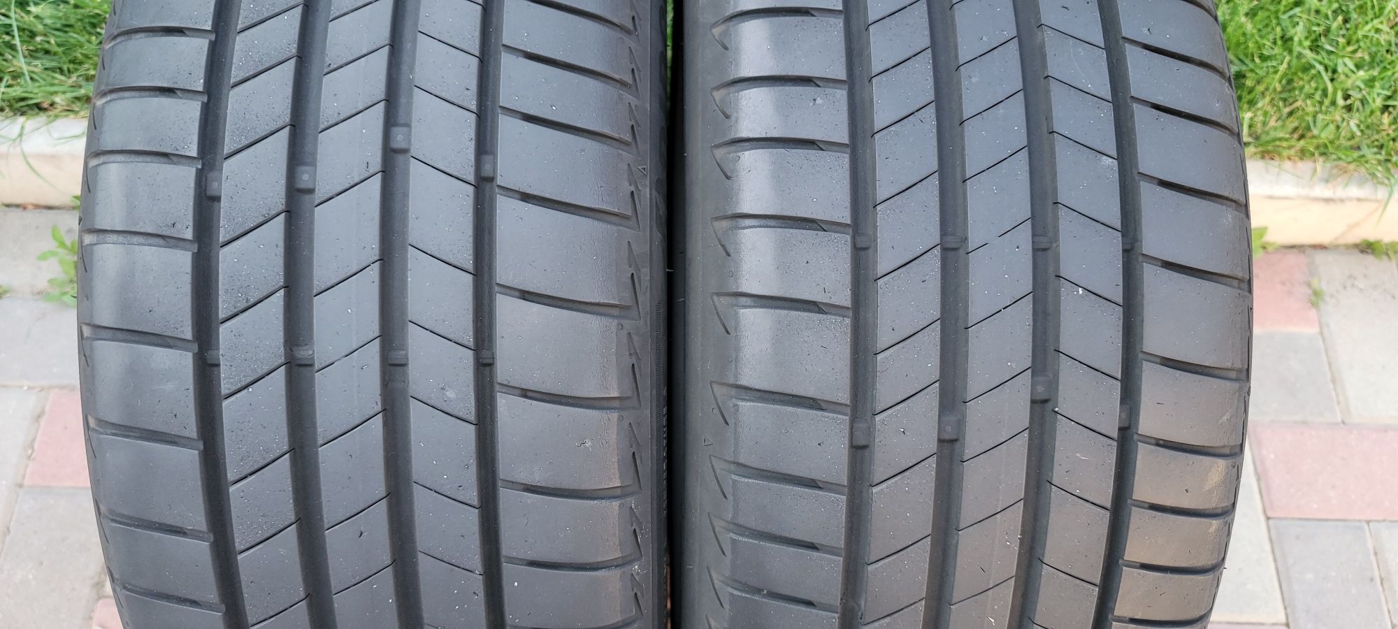 Doua anvelope de vara bridgestone 225 45 18
