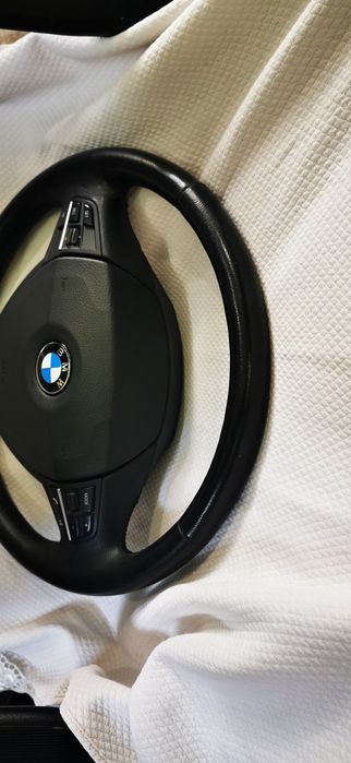 Продавам волан с еърбег за BMW F10/F11