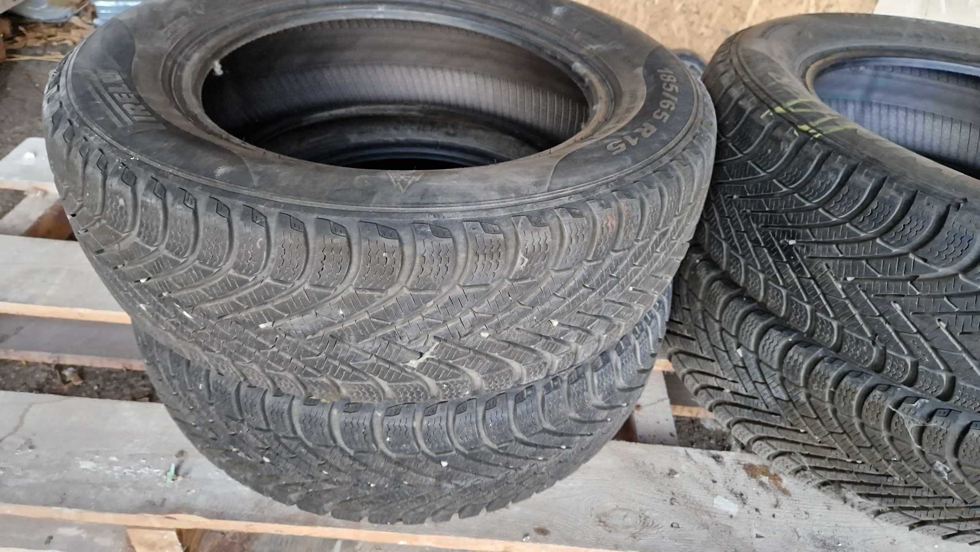 Зимни гуми PIRELLI 185/65 R15 - ползвани един сезон - 4 броя