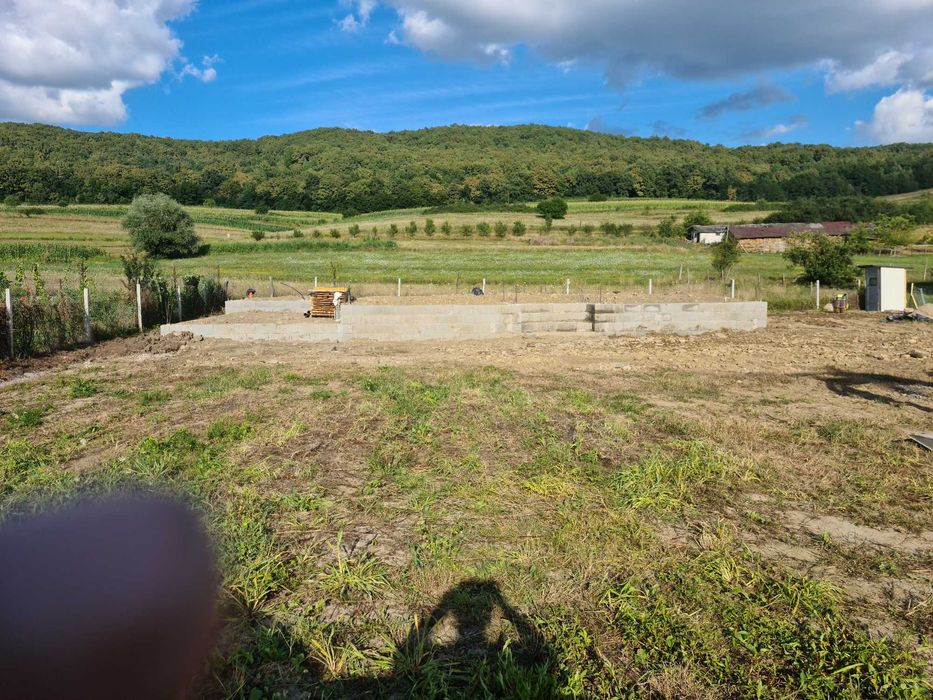 vând teren intravilan