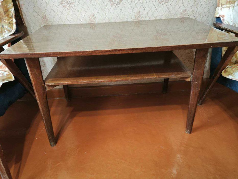 Продаю советские кресла и столик