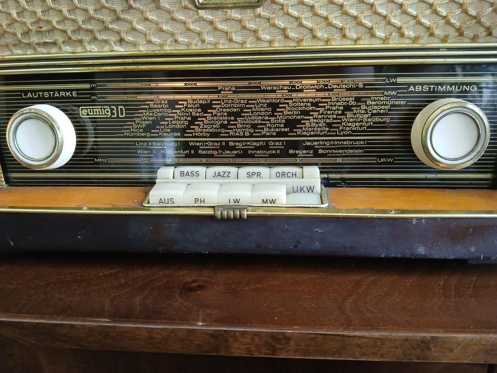 Radio cu lămpi si pick up,,Eumig,tip Phono Eumig 3D 386W,Austria 1960