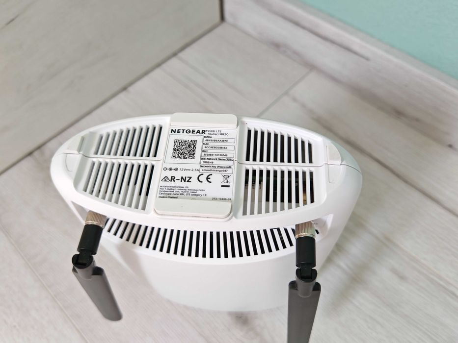 Router wireless Netgear Orbi LBR20 AC2200 LTE