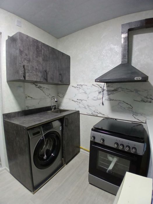 Сдаётся 2 ком переделана в 3 х ком в Микрорайоне