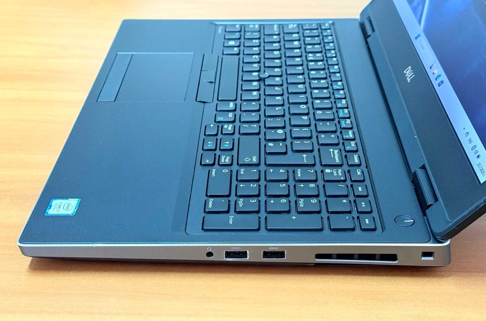15.6" FHD IPS/Dell Precision 7530/i7-8850H/32GB/512GB SSD/Quadro P2000