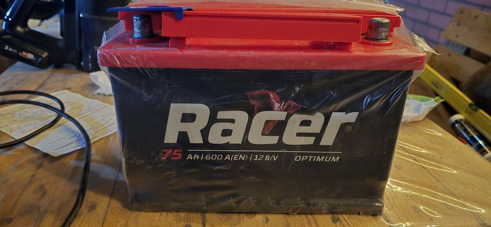 Продам аккумулятор Racer 75A
