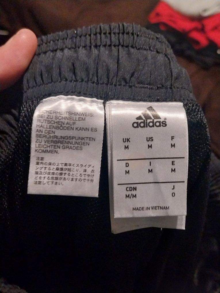 Pantaloni Adidas Cu Numărul 26