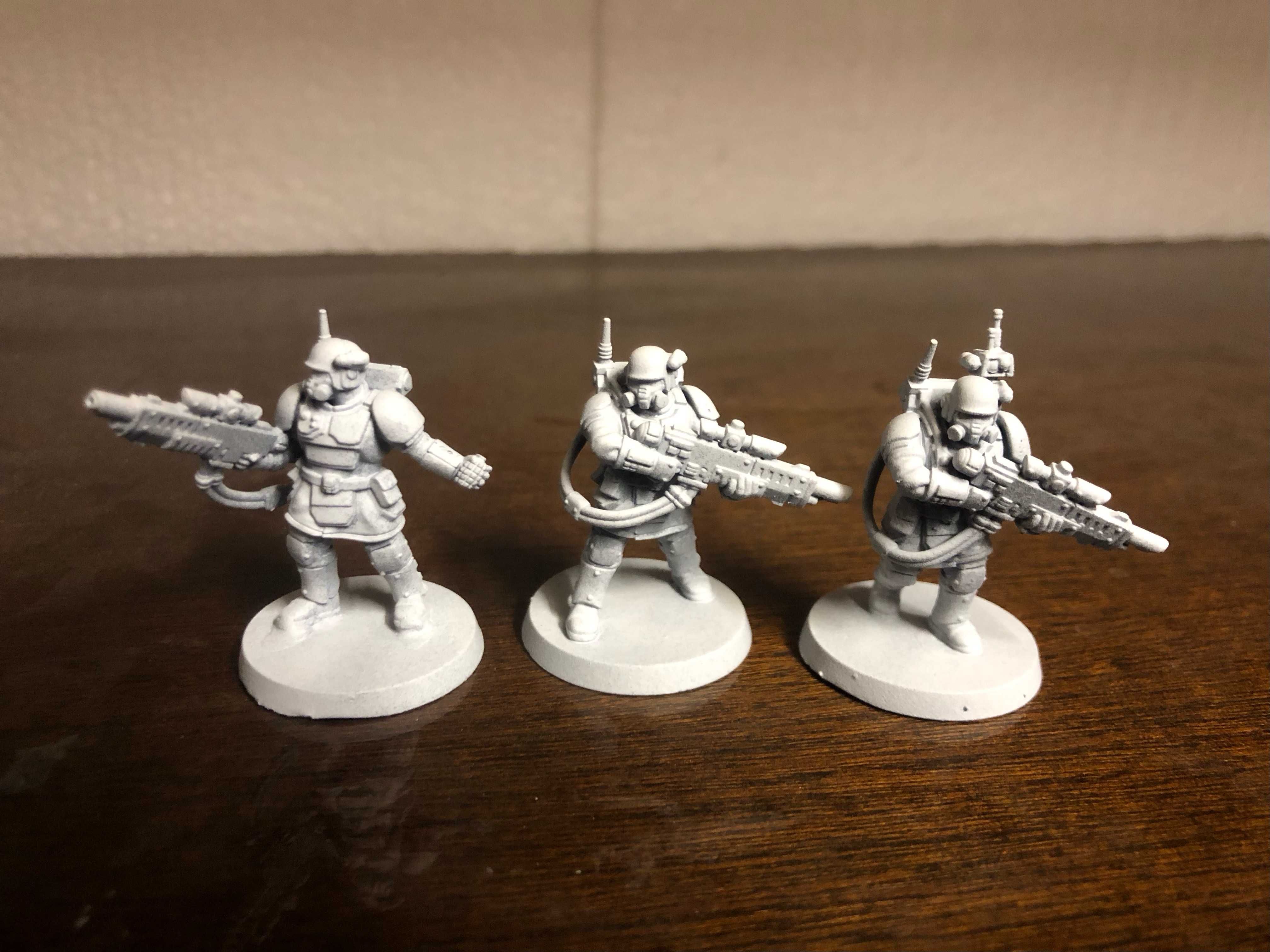 20броя Warhammer 40k 3D принтирани Kasrkin модели с бяла основа за боя
