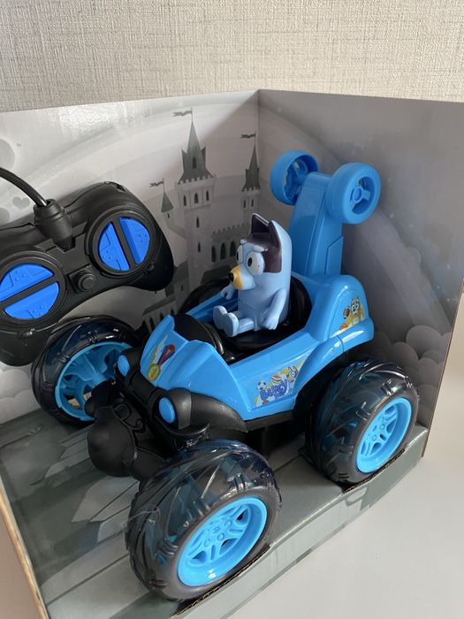 Луда кола Каскадьор с Блуи/Бинго със зареждаща се батерия