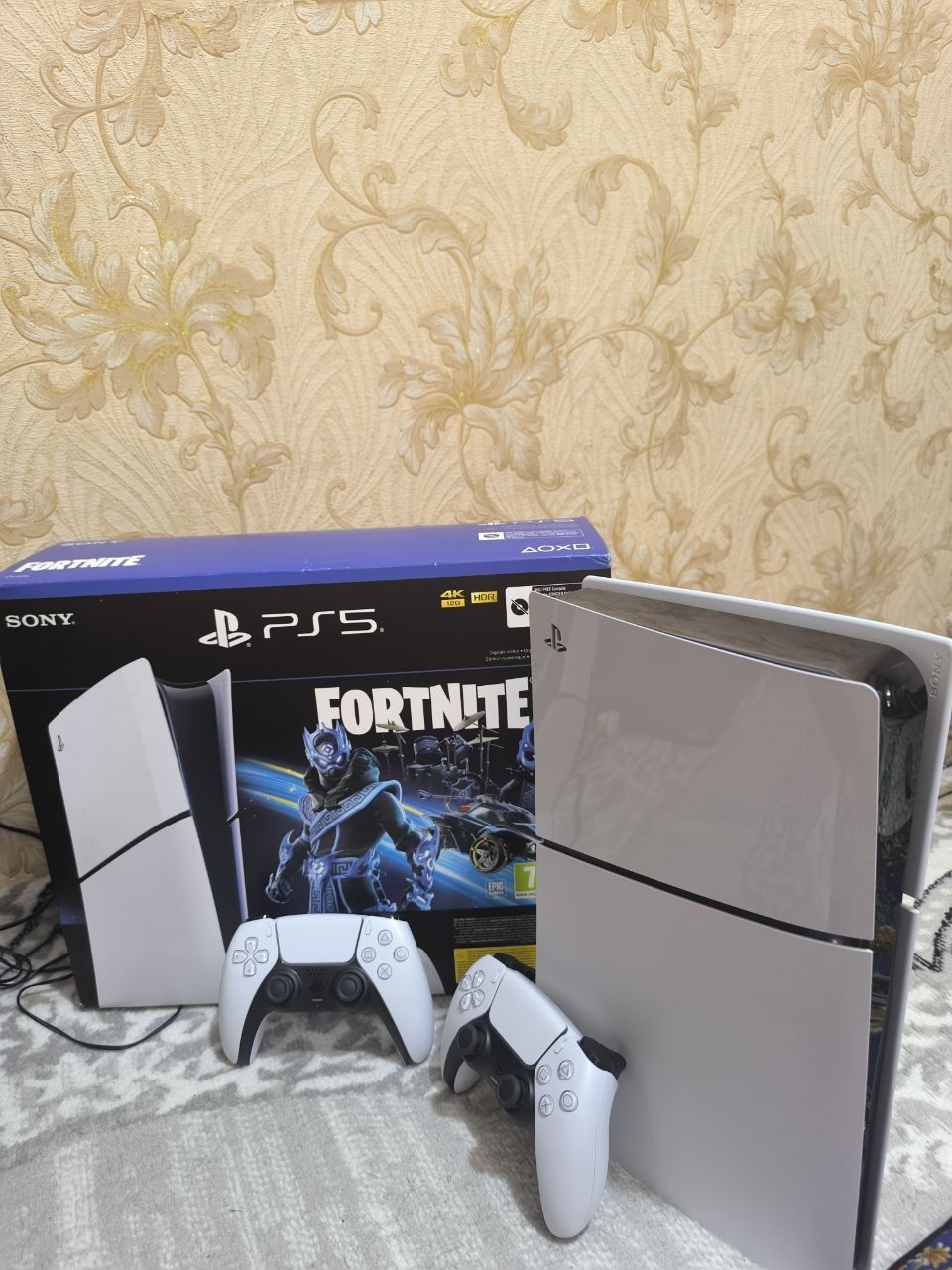Playstation 5 slim 2 Джойстик идеальный состояние как новый  и подписк