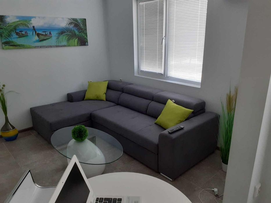 Дава се под наем Тристаен апартамент в Варна, Център - 90 кв.м за 820 € - Снимка #1