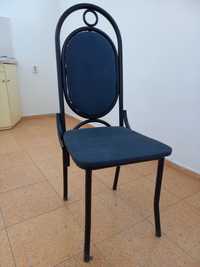 Столове и маси  тръбна мебел,виенски стил, подходящи за заведение.