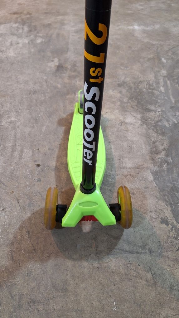 Тротинетка 21st Scooter със светещи гуми