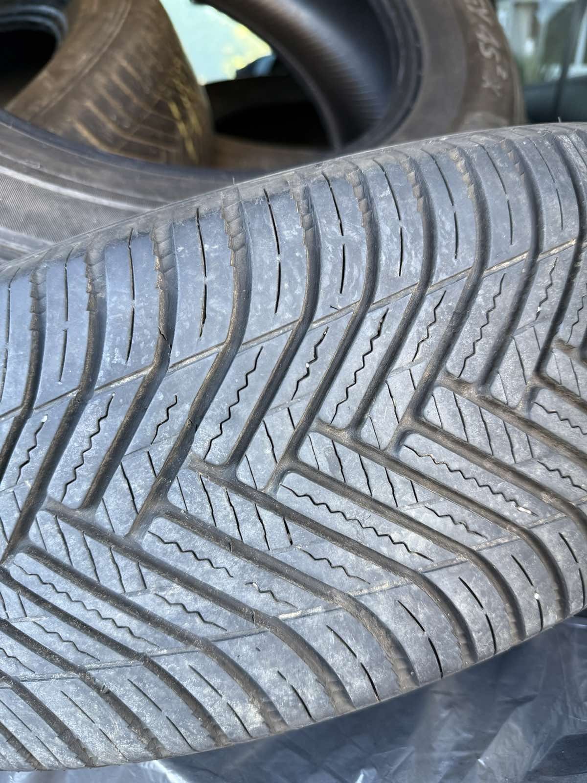 Продавам всесезонни гуми hankook 225/65/17